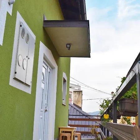 アパート Lucic *